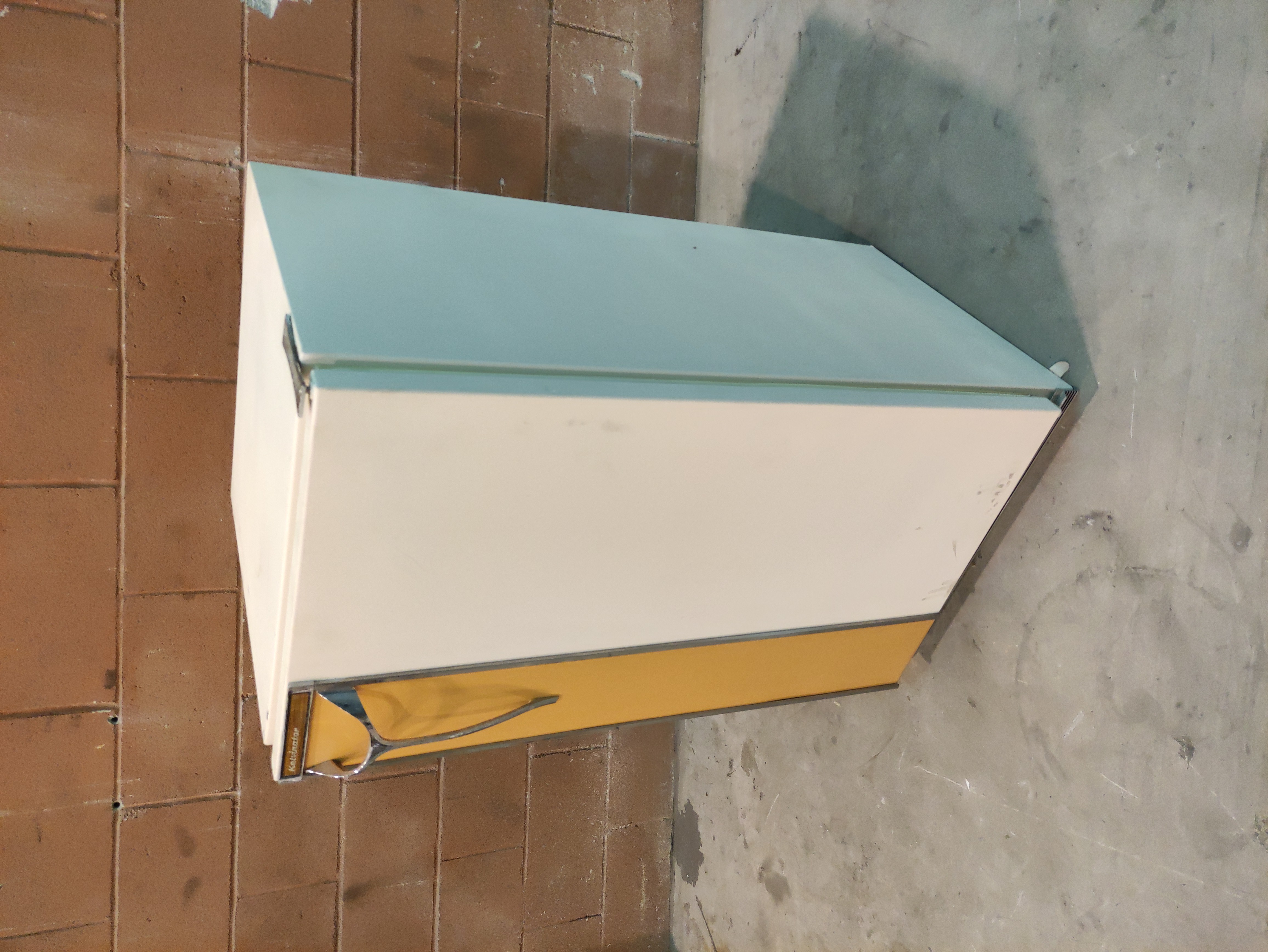 nevera 1puerta kelvinator metal 101x52x53 1u